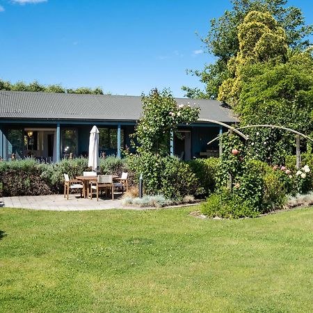 Lawn Cottages Clive Exteriör bild