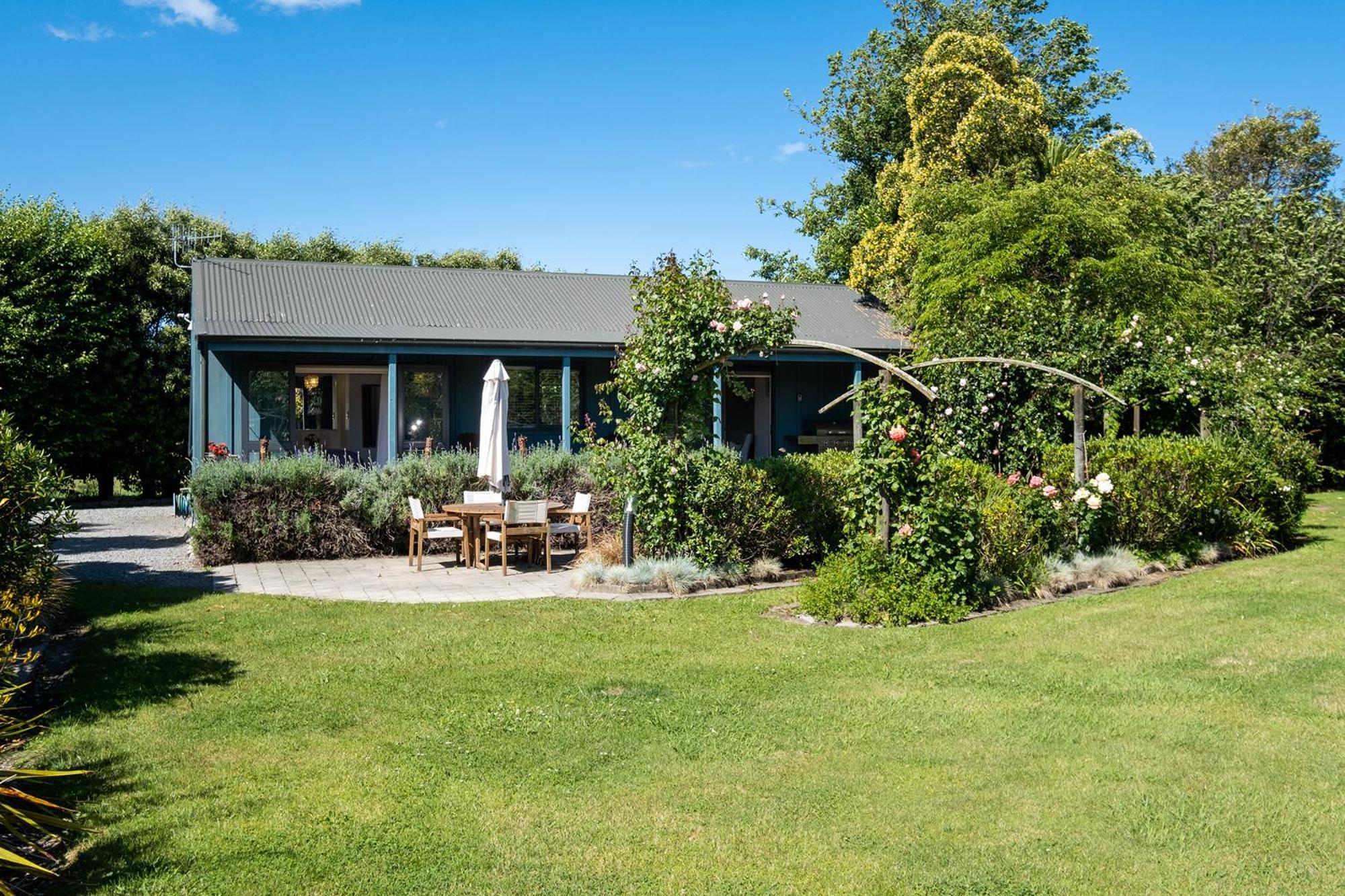 Lawn Cottages Clive Exteriör bild
